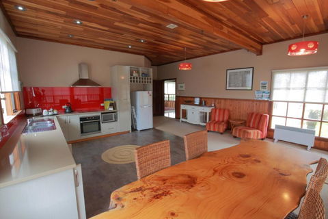Cable Station Accommodation - Melbourne Tourism 1