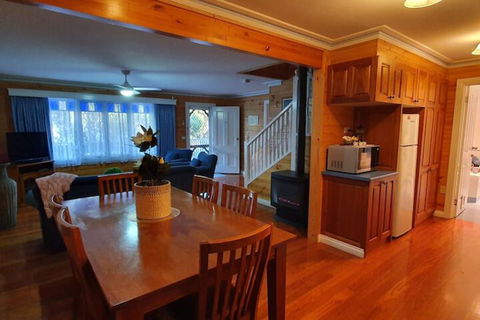 Sails Elegant Spacious Beach Villa - Melbourne Tourism 3