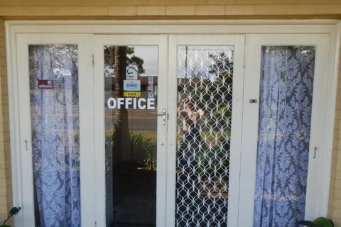 Flying Spur Motel - Melbourne Tourism 4