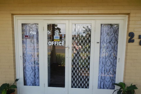 Flying Spur Motel - Melbourne Tourism 5