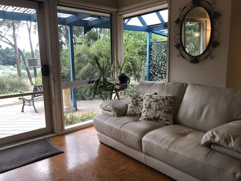 Countryside Connections Spa Cottage - Melbourne Tourism 2