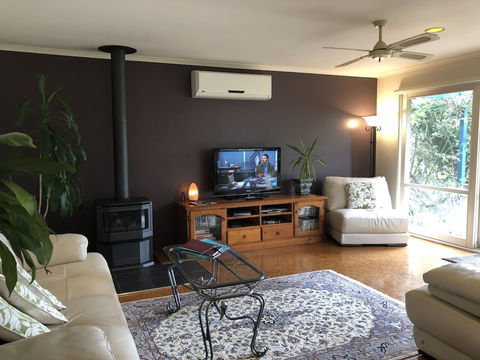 Countryside Connections Spa Cottage - Melbourne Tourism 4