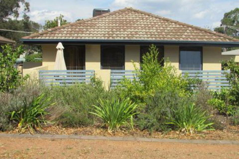 The Pommy Tree - Melbourne Tourism 4