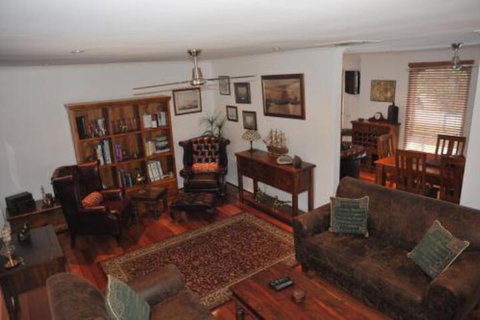 The Pommy Tree - Melbourne Tourism 0