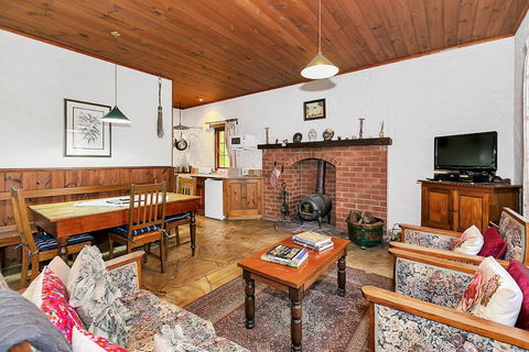 Blackwood Park Cottages - Melbourne Tourism 3