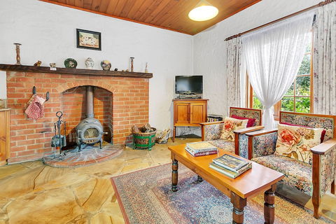 Blackwood Park Cottages - Melbourne Tourism 6