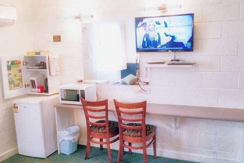 A & A Lodge Motel Emerald - Melbourne Tourism 6
