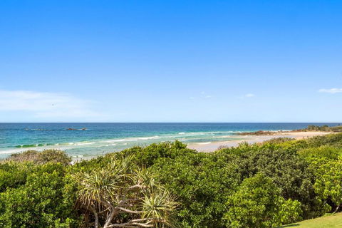 On The Beach At Hastings Point - Melbourne Tourism 4