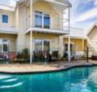 Seaside Spa Retreat - Melbourne Tourism
