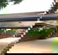 A Raceview Motor Inn - Melbourne Tourism