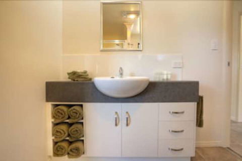 Killarney View Cabins & Caravan Park - Melbourne Tourism 7