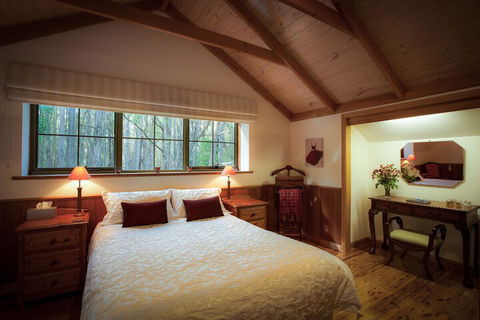 Eagle Hammer Cottages - Melbourne Tourism 7