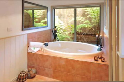 Eagle Hammer Cottages - Melbourne Tourism 4