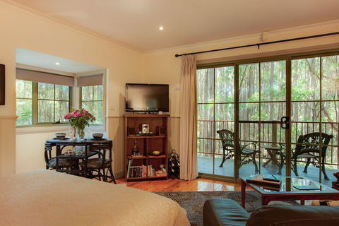 Eagle Hammer Cottages - Melbourne Tourism 1