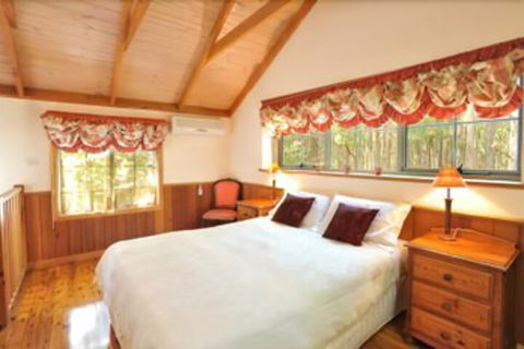 Eagle Hammer Cottages - Melbourne Tourism 6