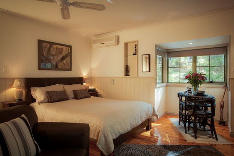 Eagle Hammer Cottages - Melbourne Tourism 5