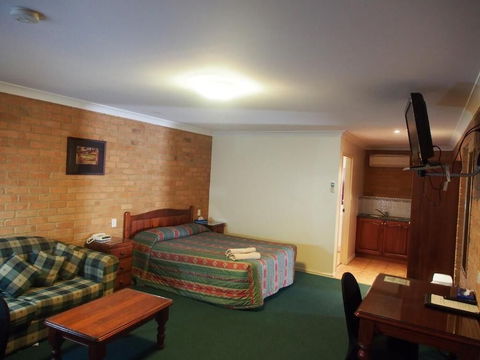 Cobar Town And Country Motor Inn - Melbourne Tourism 3