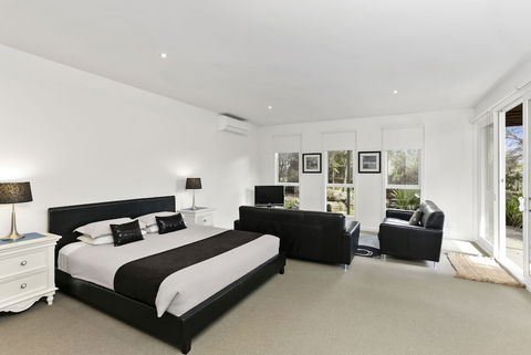 Anchors Beach House - Melbourne Tourism 3
