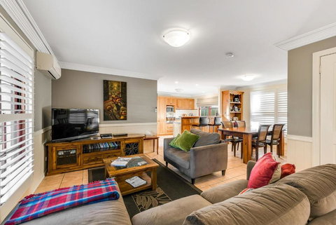 Bannockburn Lodge - Melbourne Tourism 5