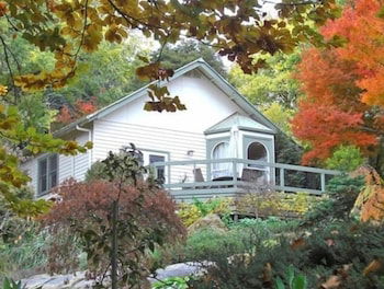Woolrich Historic Garden Cottage - Melbourne Tourism 0