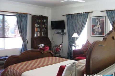 Three Chimneys Bed & Breakfast Boutique Guest House - Melbourne Tourism 7