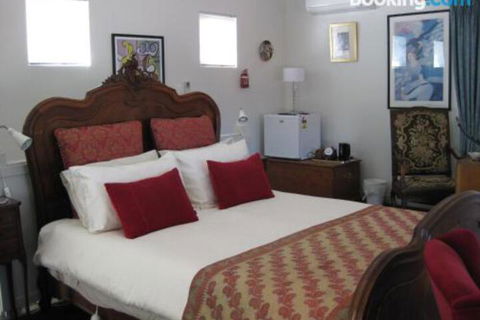 Three Chimneys Bed & Breakfast Boutique Guest House - Melbourne Tourism 6