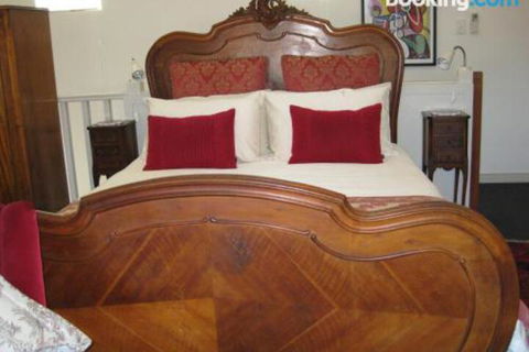 Three Chimneys Bed & Breakfast Boutique Guest House - Melbourne Tourism 5