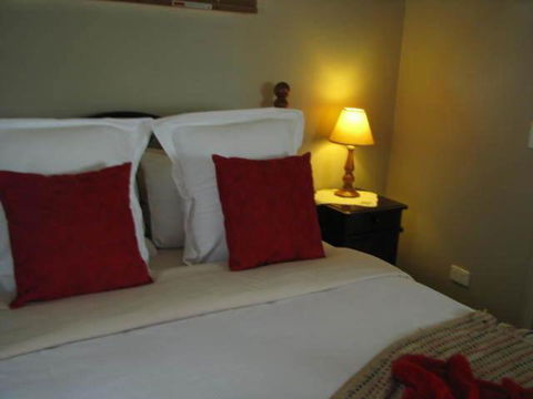 Leafield Cottages - Melbourne Tourism 4