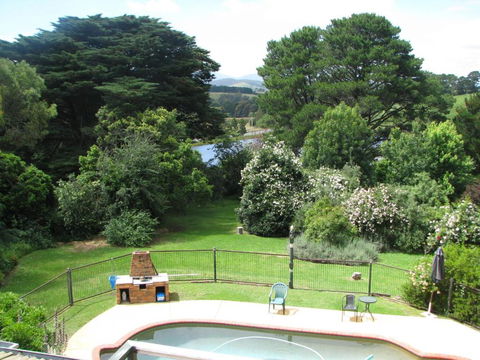 Leafield Cottages - Melbourne Tourism 1
