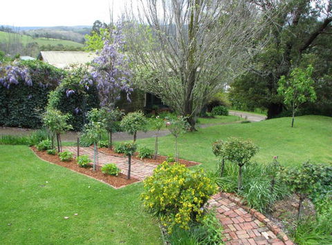 Leafield Cottages - Melbourne Tourism 6