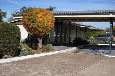 Airlie House Motor Inn - Melbourne Tourism 1