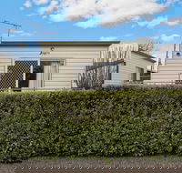 Lake Hamilton Motor Village  Caravan Park