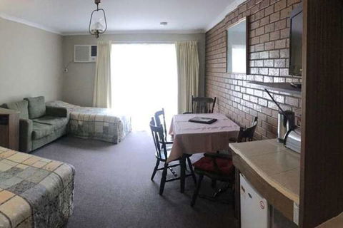 Cardigan Lodge Motel - Melbourne Tourism 5