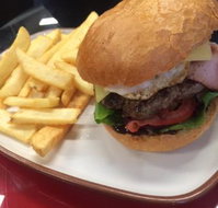 Drouin PizzaBurger Lounge - Melbourne Tourism