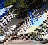 Mezethes Greek Taverna - Melbourne Tourism