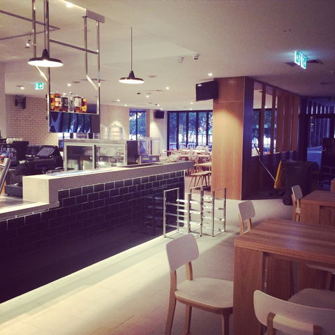 Beach House Hotel - Melbourne Tourism 0