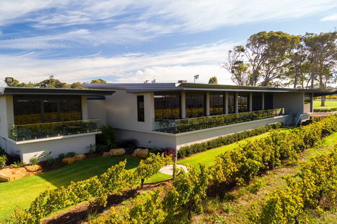 Amelia Park Restaurant - Melbourne Tourism 0