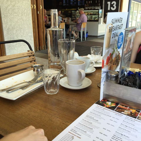 The Coffee Club - Grand Hotel - Gladstone - Melbourne Tourism 0