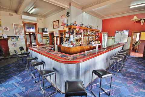 Railway Hotel Bribbaree - Melbourne Tourism 2