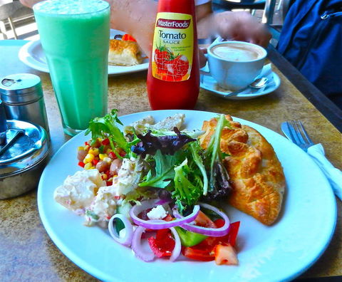 Q Cafe - Melbourne Tourism 0