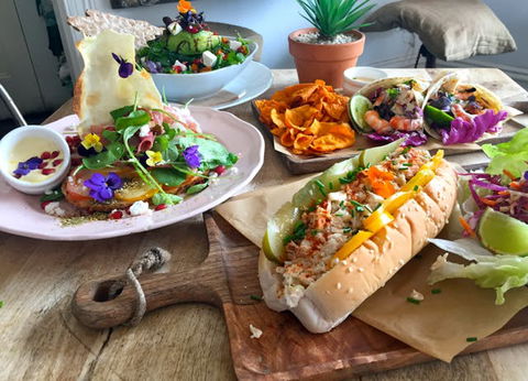 The Tiny Giant - Melbourne Tourism 0