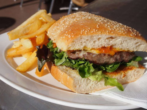 The Commercial Hotel - Melbourne Tourism 0