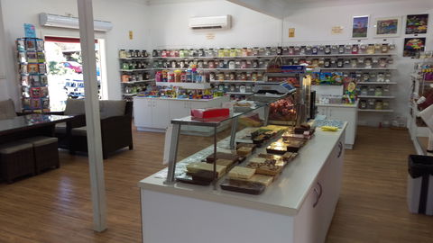 Mogo Fudge And Ice Cream /  Courtyard Cafe / Lots Of Lollies Mogo - Melbourne Tourism 2