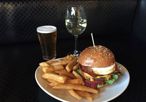 Network Public Bar & Pizzeria - Melbourne Tourism 7