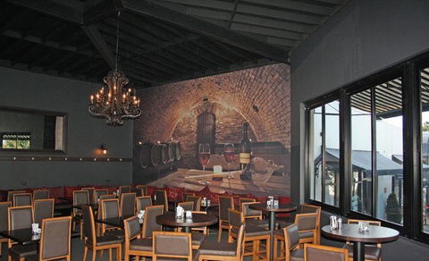 The Robertson Hotel Dining Room - Melbourne Tourism 6