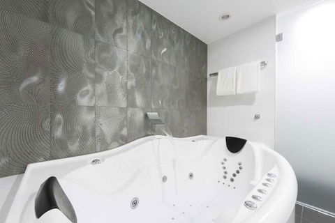 Avenue Hotel Canberra - Melbourne Tourism 3