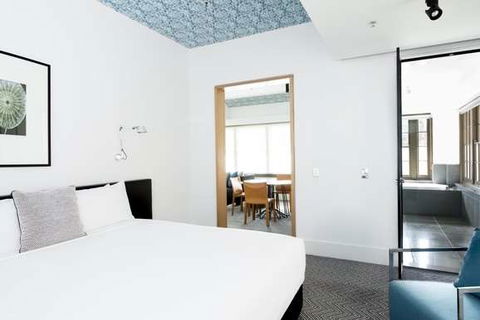 Peppers Gallery Hotel, Canberra - Melbourne Tourism 12