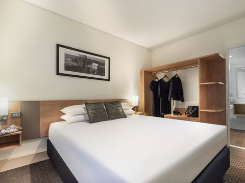 Ibis Hotel - Melbourne Tourism 6