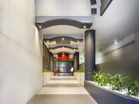 Ibis Hotel - Melbourne Tourism 1