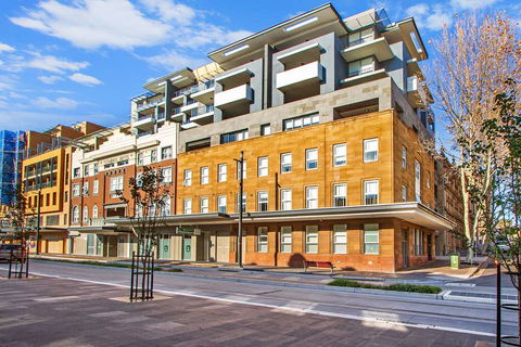 Terminus Apartment Hotel, Ascend Coll - Melbourne Tourism 1